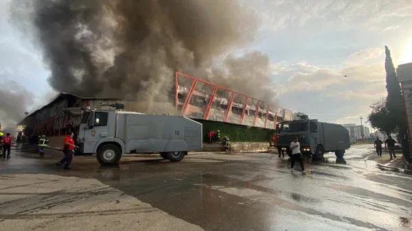 Mersin’de Fabrika Yangını