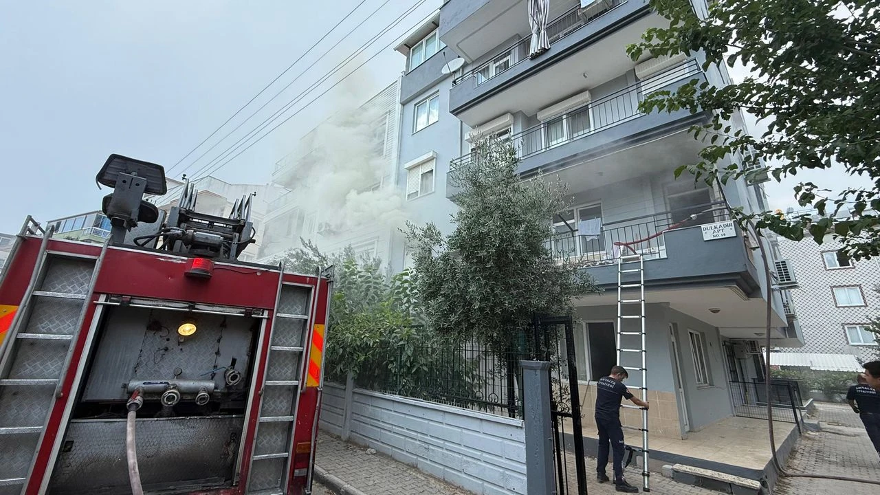 Tartıştığı Arkadaşının Evini Kundaklayıp Balkondan Kaçtı