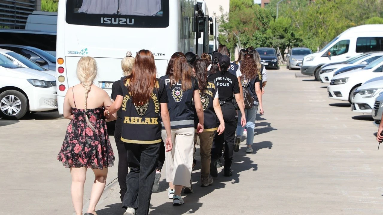 Antalya’da “Gece Avı” Operasyonu: 20 Kişi Tutuklandı