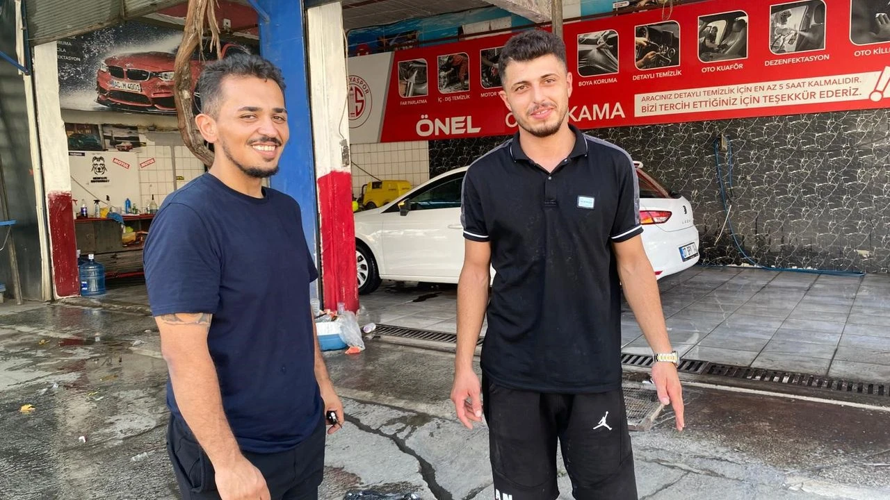 Antalya Sıcağında Serinliğin Adresi: Oto Yıkamacı ve Sadık Müşterisi