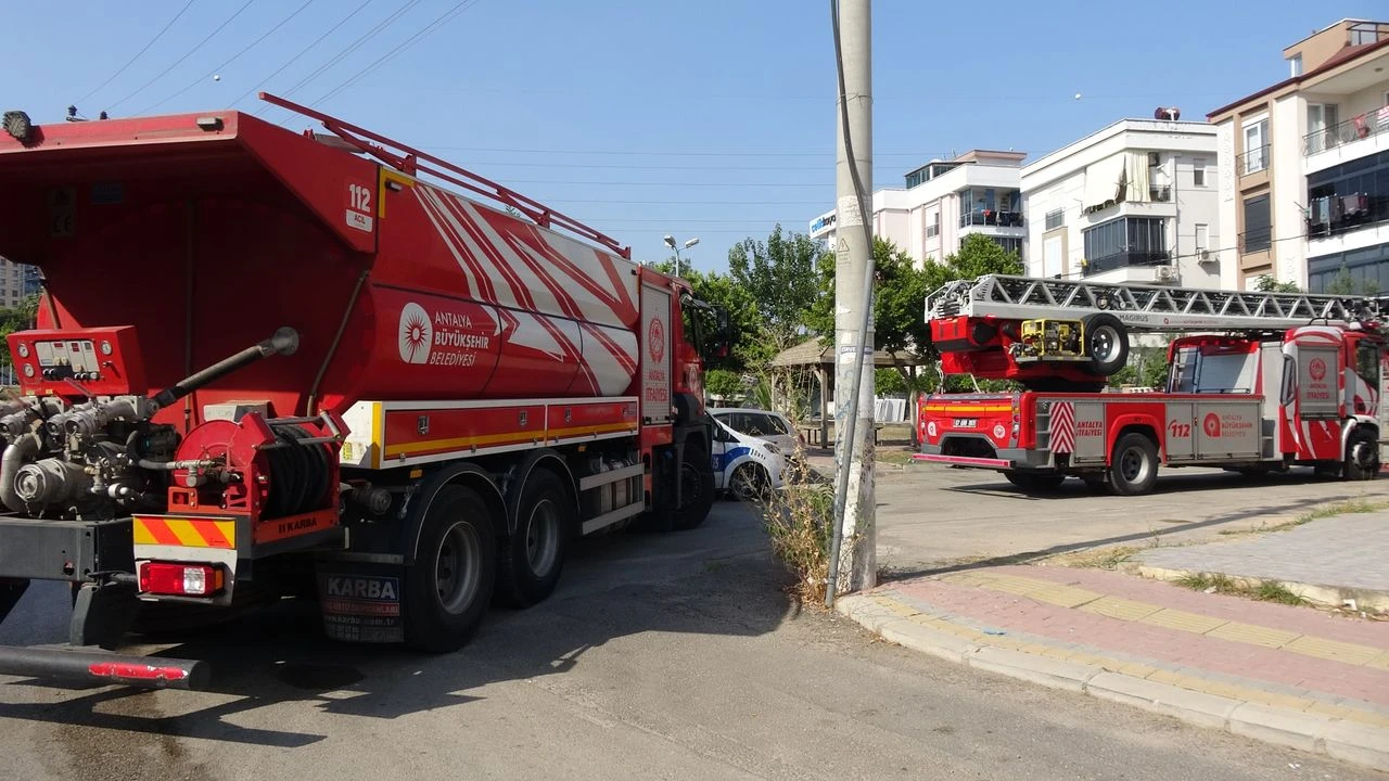 KEPEZ’DE BALKON YANGINI PANİĞE NEDEN OLDU