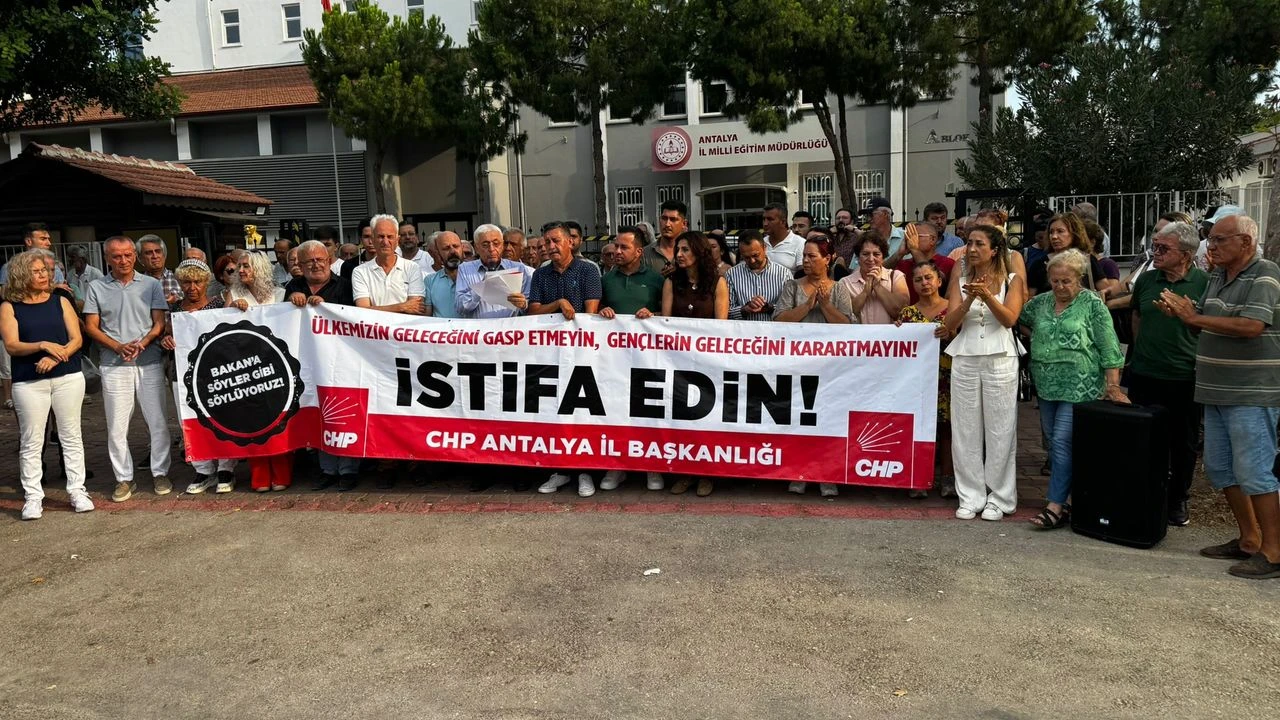 CHP’den LGS Eylemi: “Eğitimde Güven Sarsıldı, Şaibeler Açığa Çıkarılmalı”
