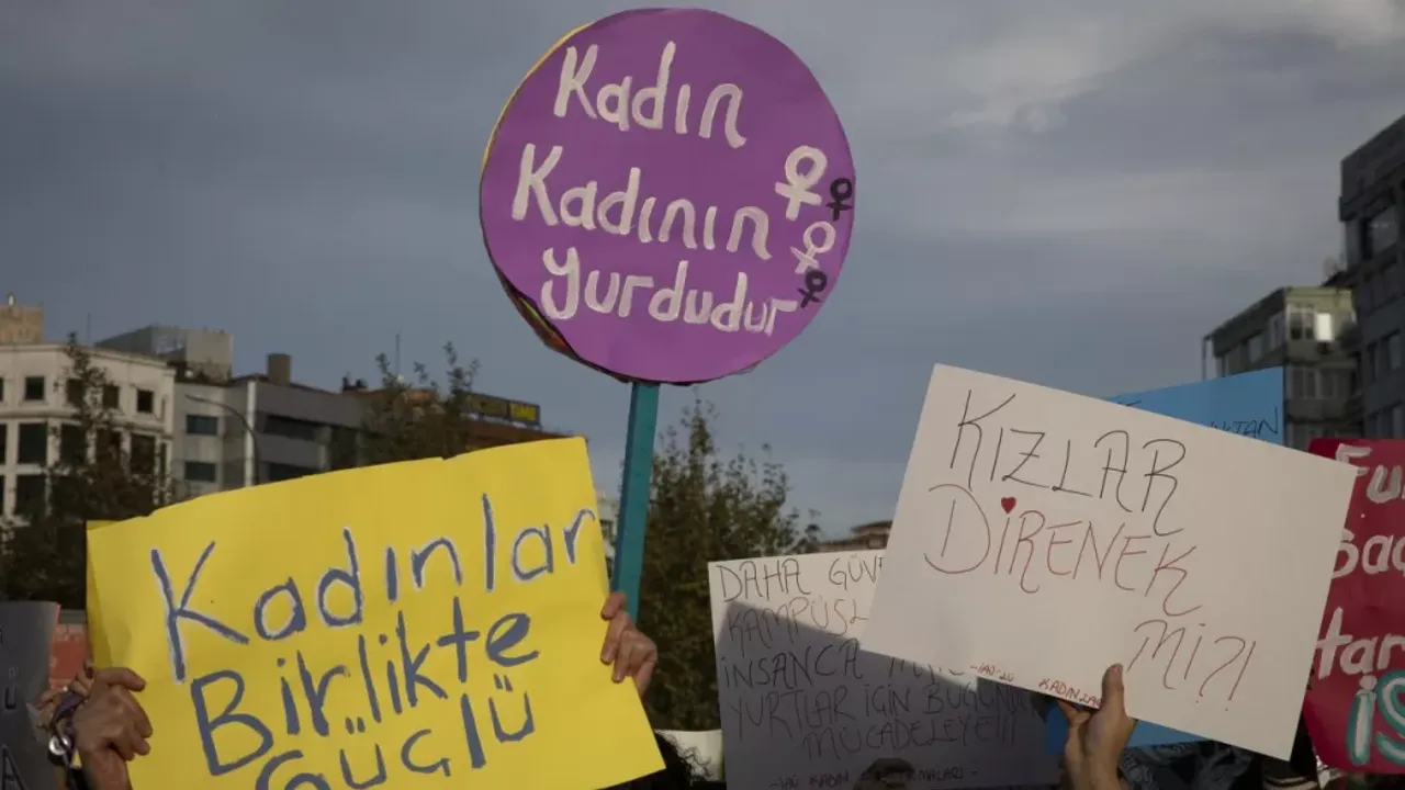 Antalya’da Kadın Dayanışması: İhtiyaç Sahiplerine Kıyafet Desteği