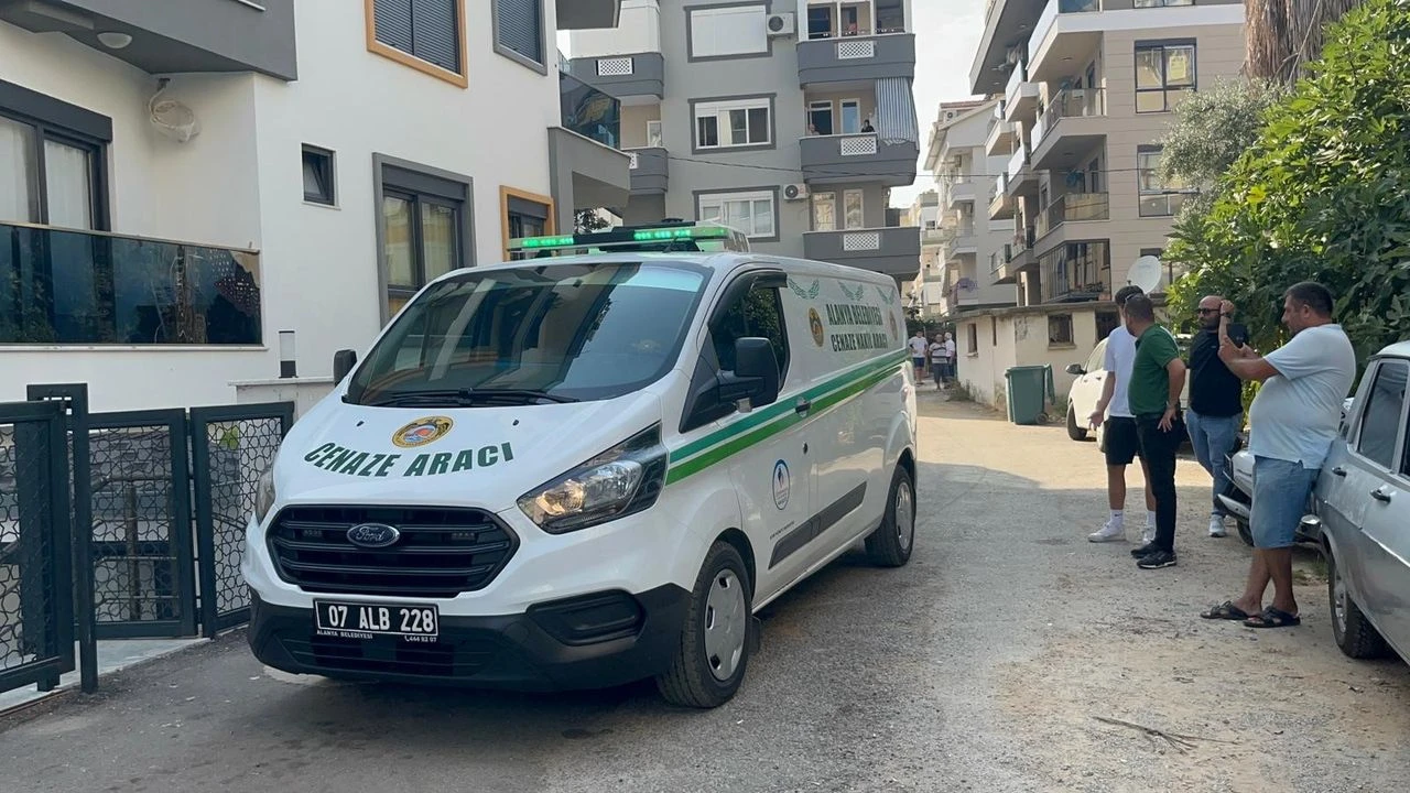 Antalya’da Kan Donduran Olay: Katil Emlakçıyı Arayıp İtiraf Etti