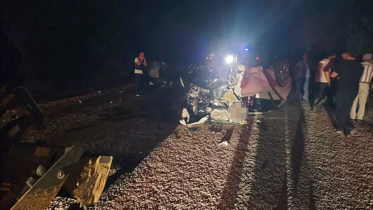 Çanakkale’de Feci Kaza: İki Otomobil Kafa Kafaya Çarpıştı, 6 Ölü
