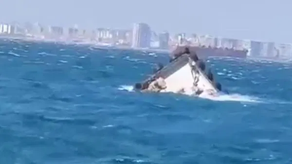 İstanbul’da Kuvvetli Fırtına Nedeniyle Gemi Battı: 4 Kişi Kurtarıldı