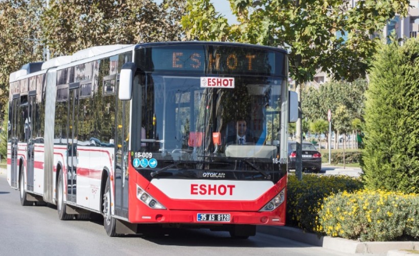 İzmir’de bebek arabasıyla otobüse alınmayan anne tepki gösterdi