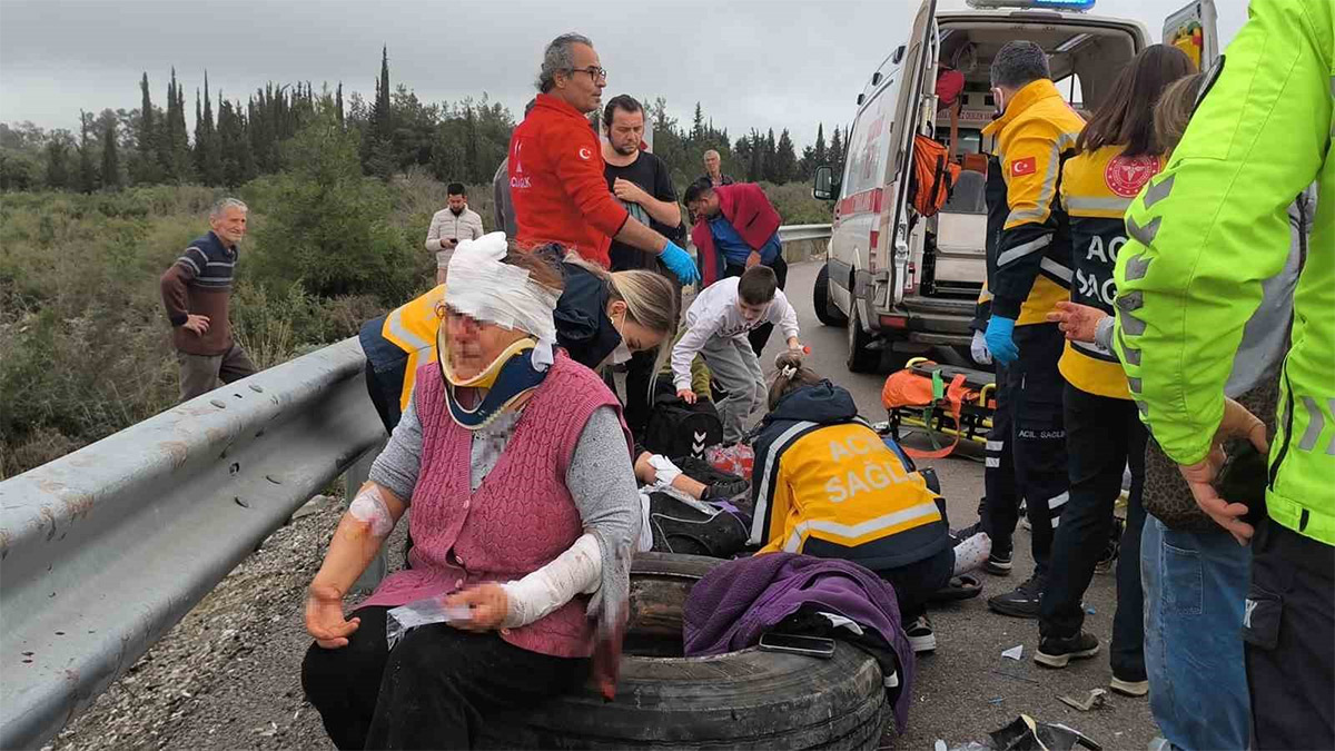 Antalya’da can pazarı! Yolcu otobüsü devrildi: Çok sayıda ölü ve yaralı var